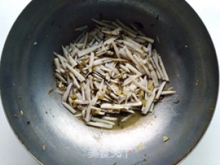 咸菜青椒炒藕丝的做法步骤：9