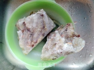 麻辣虾球的做法步骤：1