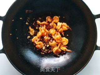 麻辣虾球的做法步骤：7