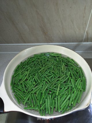 蒜香豇豆角的做法步骤：4