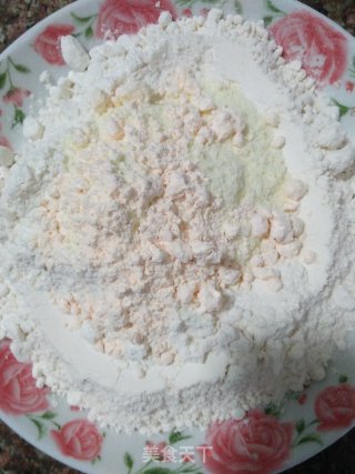 蛋黄红豆沙月饼的做法步骤：4