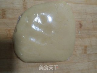 蛋黄红豆沙月饼的做法步骤：7