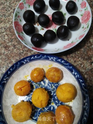 蛋黄红豆沙月饼的做法步骤：9