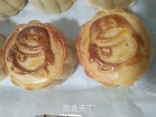 蛋黄红豆沙月饼的做法步骤：17