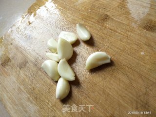 热油浇蒜香茄子的做法步骤：2