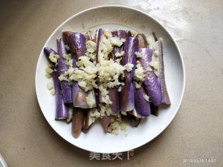 热油浇蒜香茄子的做法步骤：6