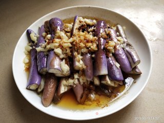 热油浇蒜香茄子的做法步骤：7