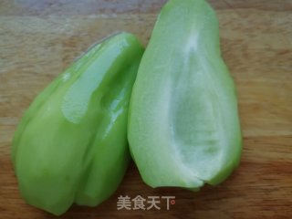 佛手瓜炒鸡丁的做法步骤：3