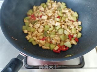 佛手瓜炒鸡丁的做法步骤：10