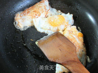 青椒烧鸭蛋的做法步骤：2