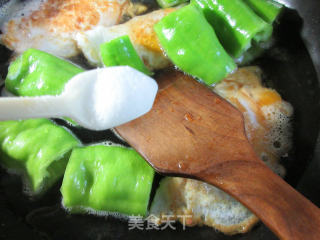青椒烧鸭蛋的做法步骤：5