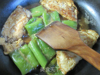 青椒烧鸭蛋的做法步骤：7