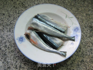 煎秋刀鱼的做法步骤：2