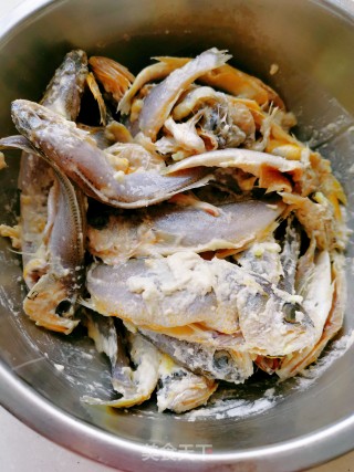 酥炸小黄花鱼的做法步骤：3