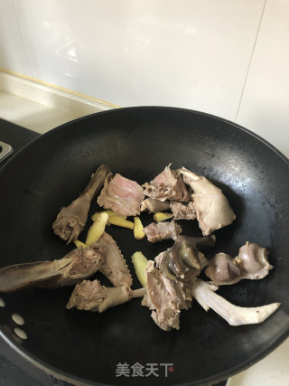 山药水鸭汤的做法步骤：3