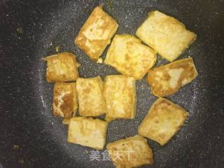 #家常下饭菜#韭菜煎豆腐的做法步骤：2