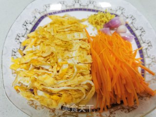 三丝炒米粉的做法步骤：4