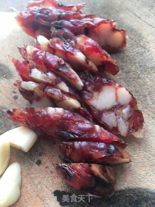 鲜贝腊肠炒丝瓜的做法步骤：4