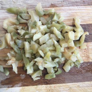 青椒榨菜烧魔芋的做法步骤：3