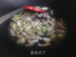 鲜蘑丝瓜鸡蛋汤的做法步骤：6