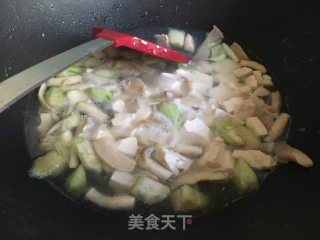 鲜蘑丝瓜鸡蛋汤的做法步骤：7