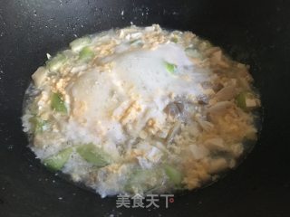 鲜蘑丝瓜鸡蛋汤的做法步骤：8