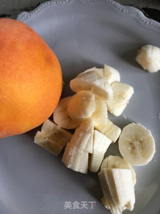 香蕉黄桃风味乳的做法步骤：3