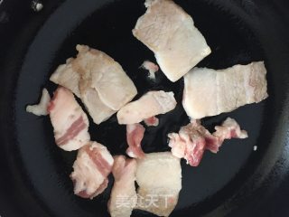 五花肉炖马胶鱼的做法步骤：4