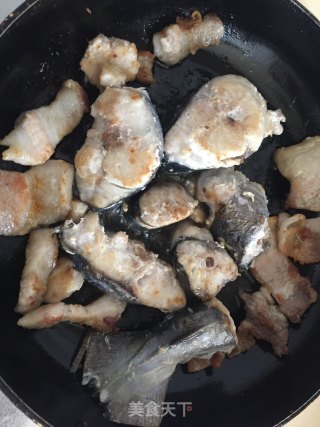 五花肉炖马胶鱼的做法步骤：5