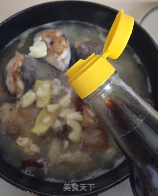 五花肉炖马胶鱼的做法步骤：7
