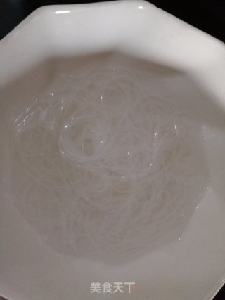 包菜粉丝 孩子的最爱的做法步骤：1