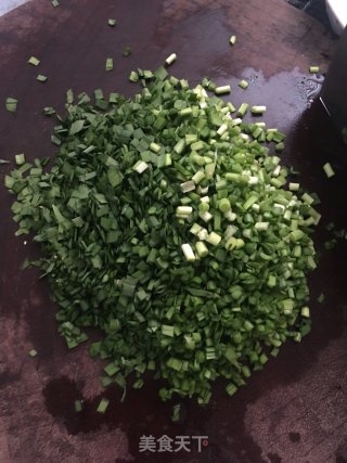 韭菜鸡蛋饼的做法步骤：1