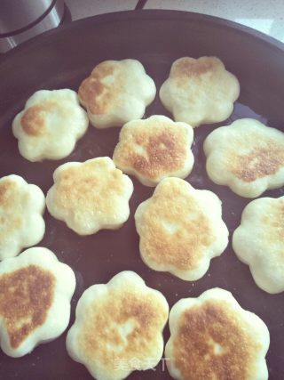 牛奶发面小饼的做法步骤：8