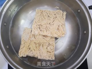海带排骨面的做法步骤：6