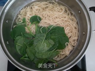 海带排骨面的做法步骤：7