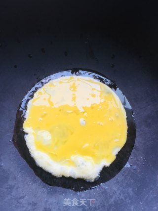 韭菜豆芽炒鸡蛋的做法步骤：2