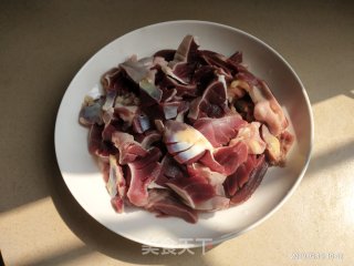 鸭杂炒苦瓜的做法步骤：4