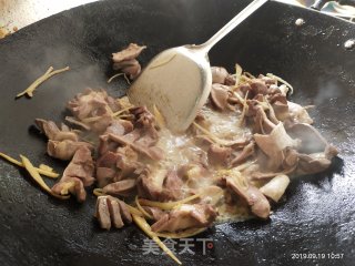 鸭杂炒苦瓜的做法步骤：9