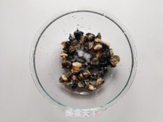 螺肉炒鸡蛋的做法步骤：3