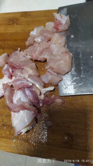 蒸滑鸡的做法步骤：1