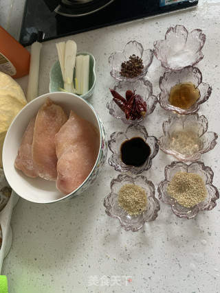 麻辣鸡丝的做法步骤：1