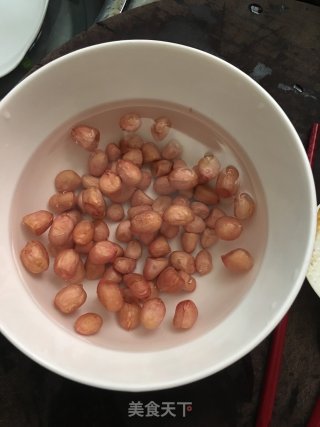 花生蒸凤爪的做法步骤：1