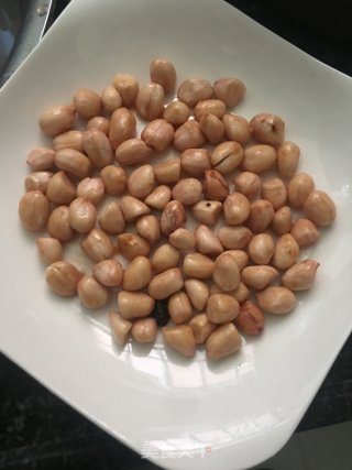 花生蒸凤爪的做法步骤：4