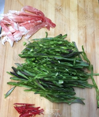 肉丝炒梅豆的做法步骤：3