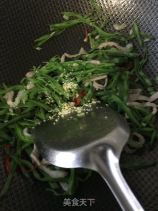 肉丝炒梅豆的做法步骤：12