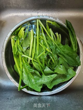 菠菜丸子汤的做法步骤：1