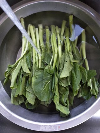 杏鲍菇炒菜心的做法步骤：2