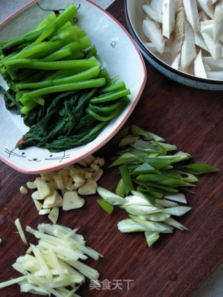 杏鲍菇炒菜心的做法步骤：7
