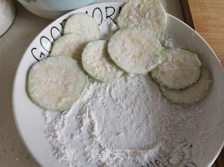 香煎椒盐角瓜饼的做法步骤：5