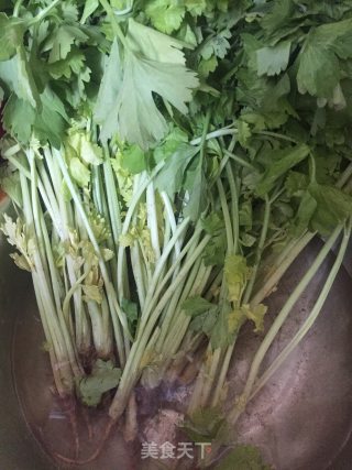 素炒香芹的做法步骤：1